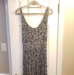 Black & white knee length dress w/open back